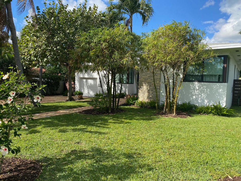 Photo of 215 N Seacrest Circle, Delray Beach, FL 33444 (MLS # R11145559)