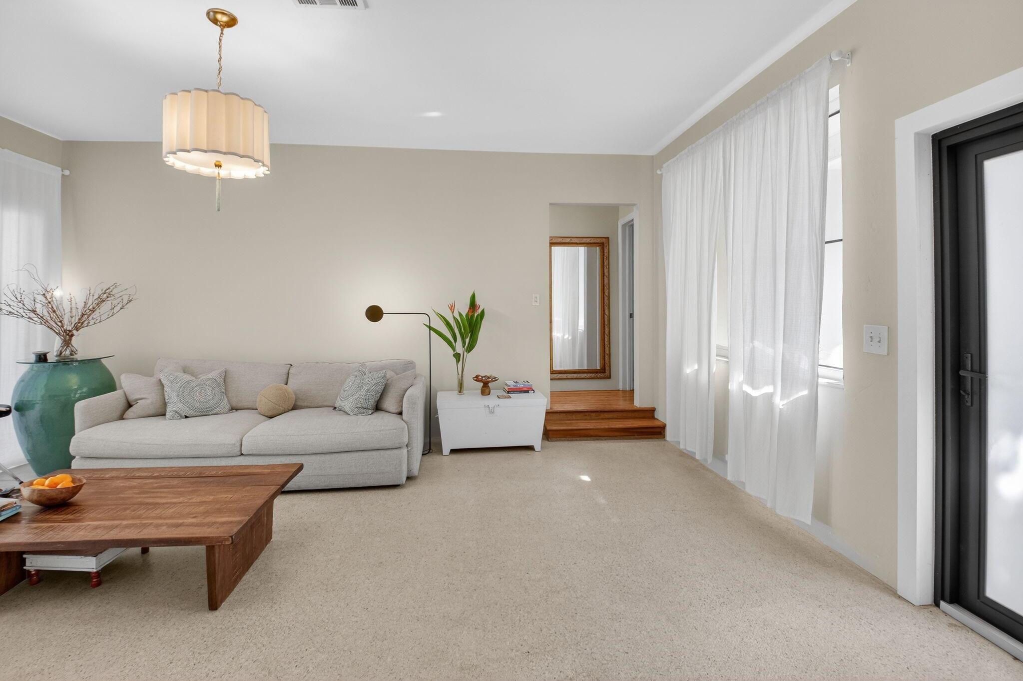 NORTHRIDGE - Residential