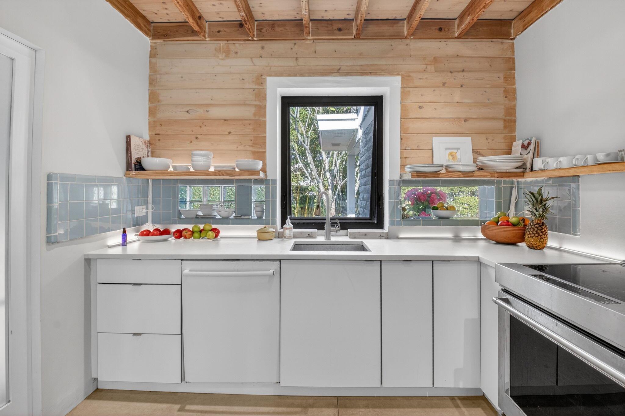 NORTHRIDGE - Residential