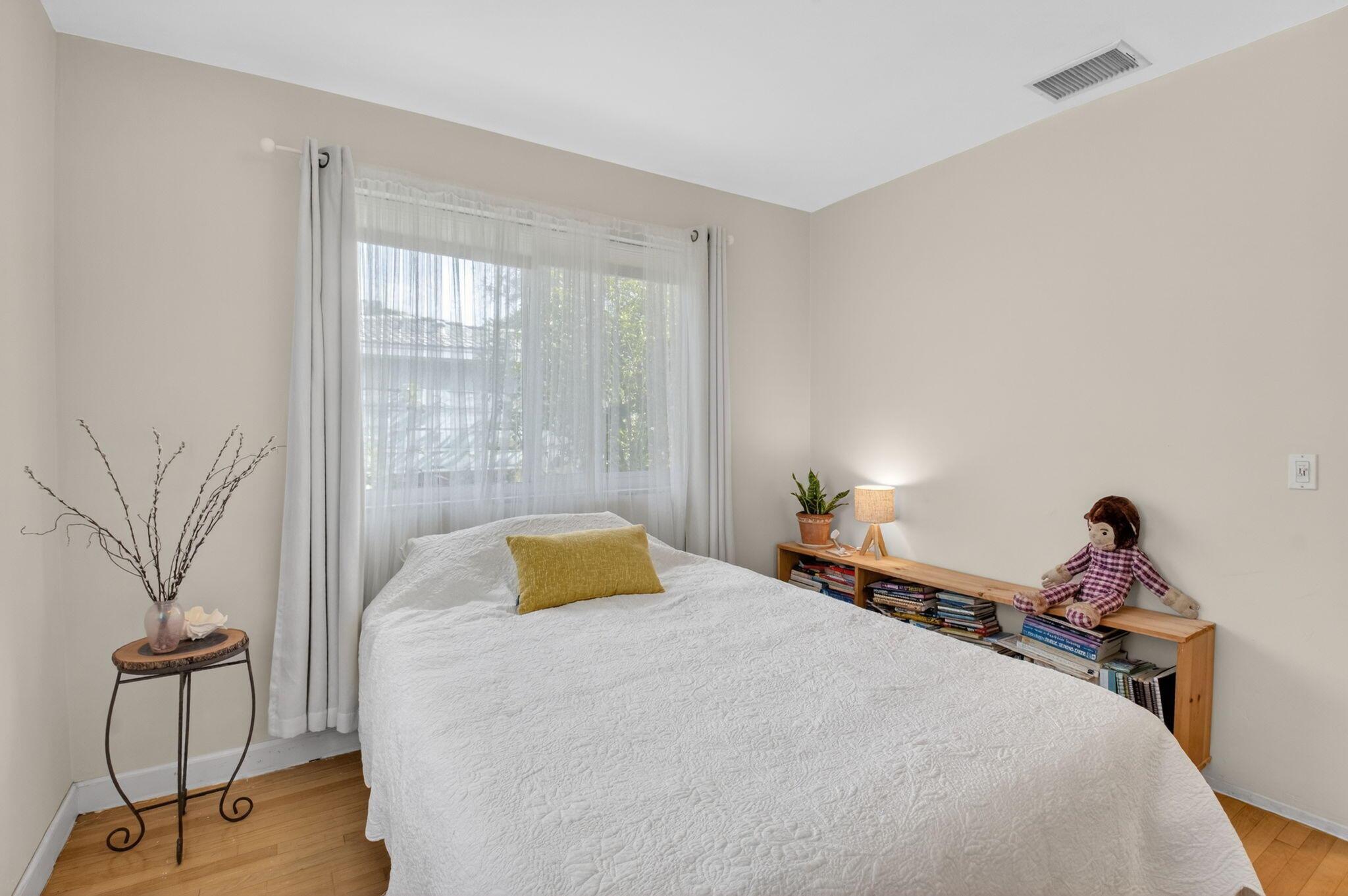 NORTHRIDGE - Residential