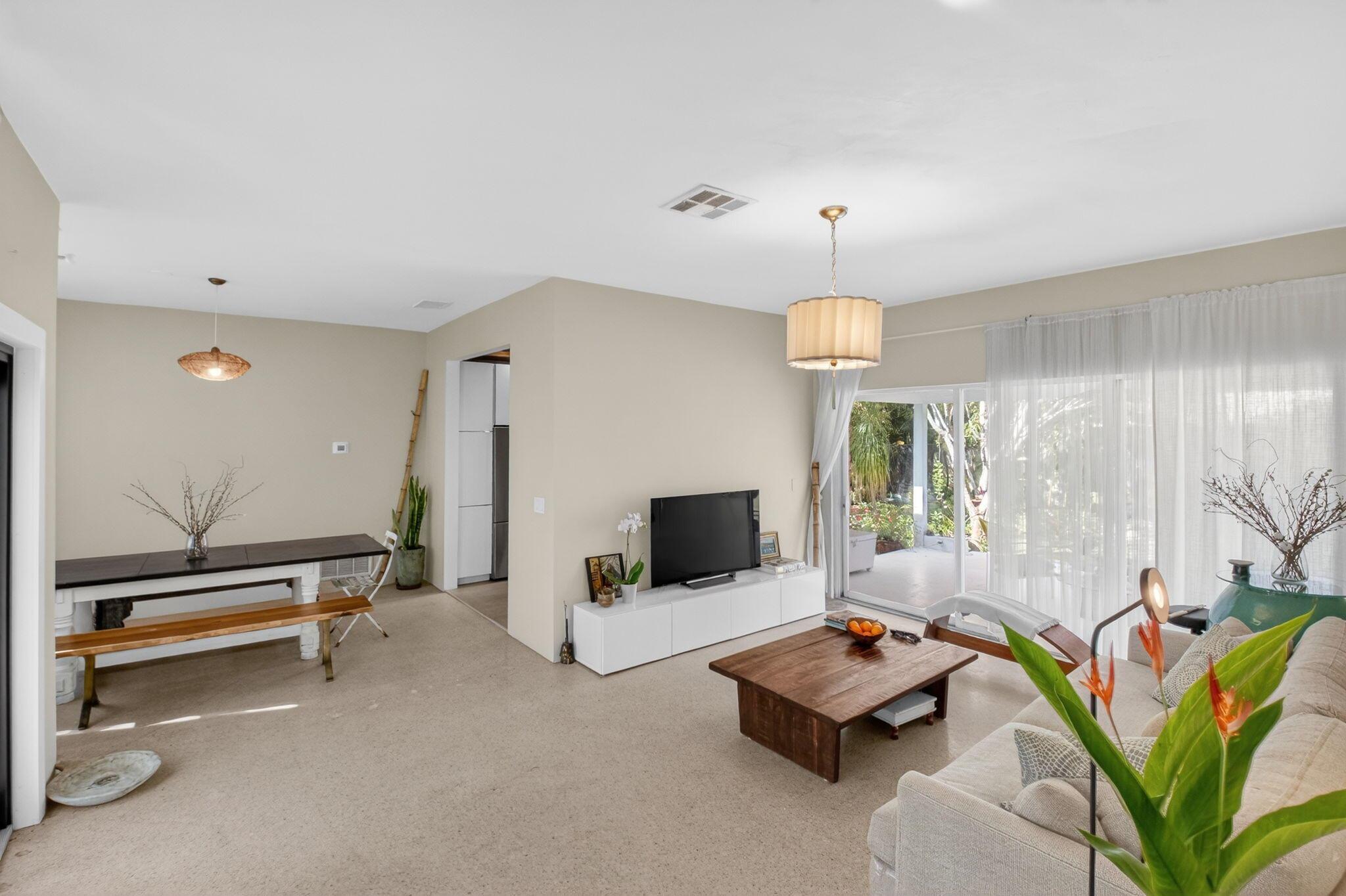 NORTHRIDGE - Residential