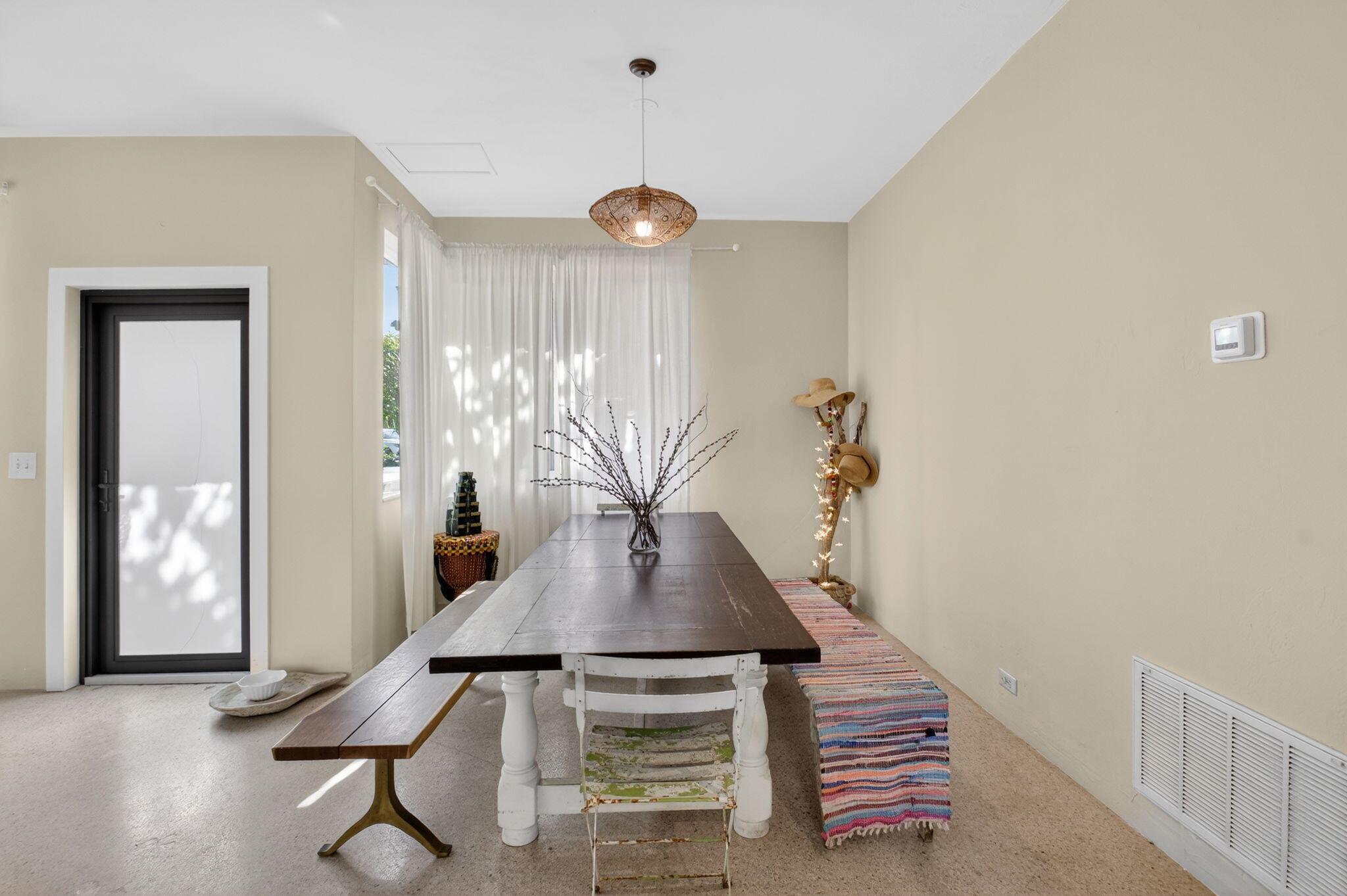 NORTHRIDGE - Residential