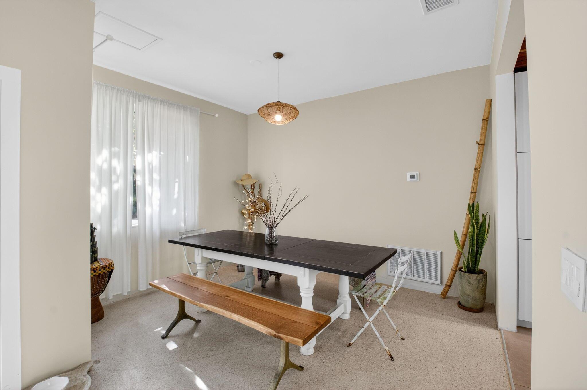 NORTHRIDGE - Residential