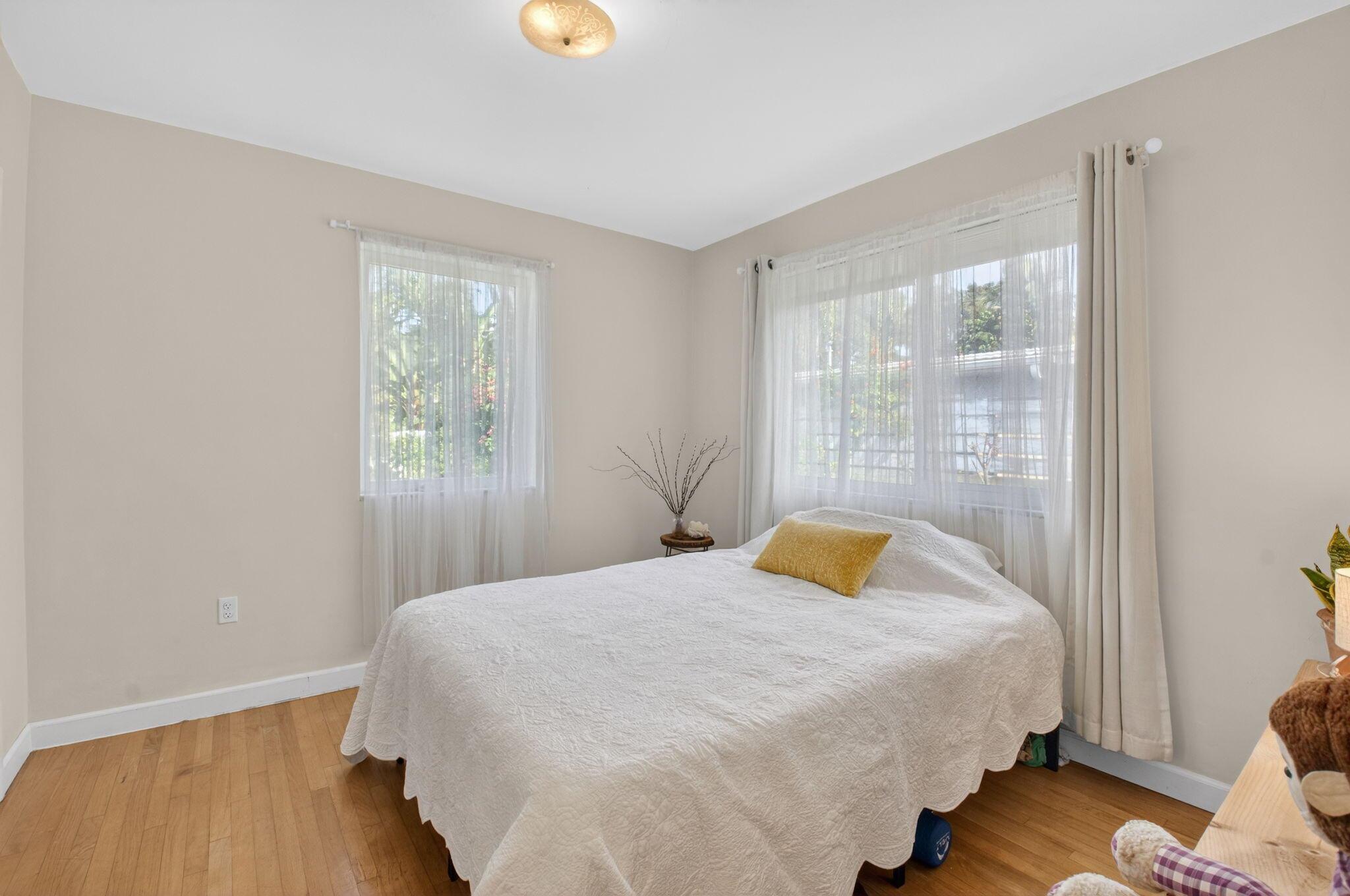 NORTHRIDGE - Residential