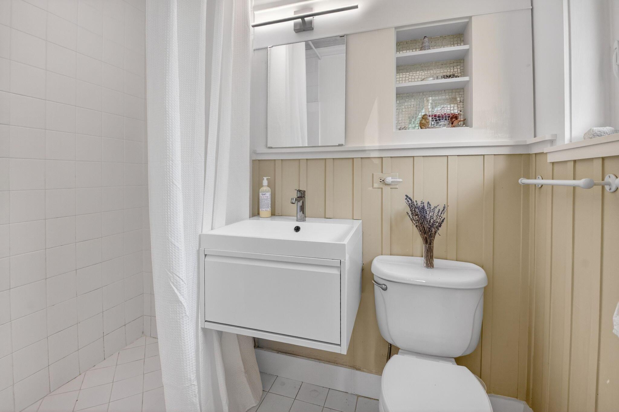 NORTHRIDGE - Residential