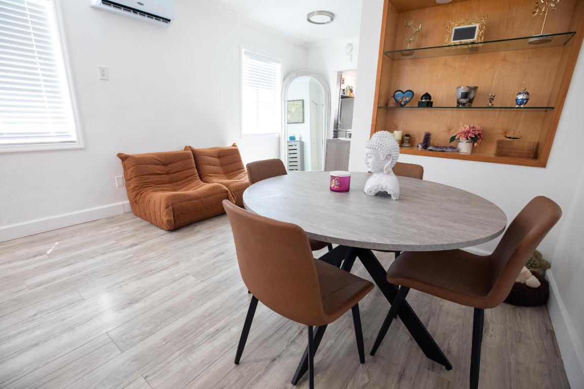 THE FLAMINGO CONDO - Residential