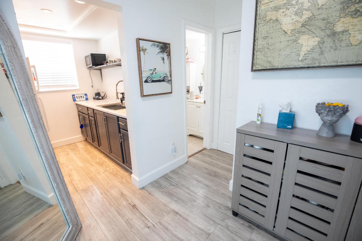 THE FLAMINGO CONDO - Residential