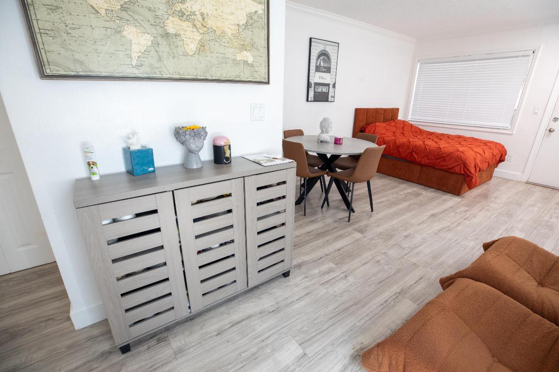 THE FLAMINGO CONDO - Residential