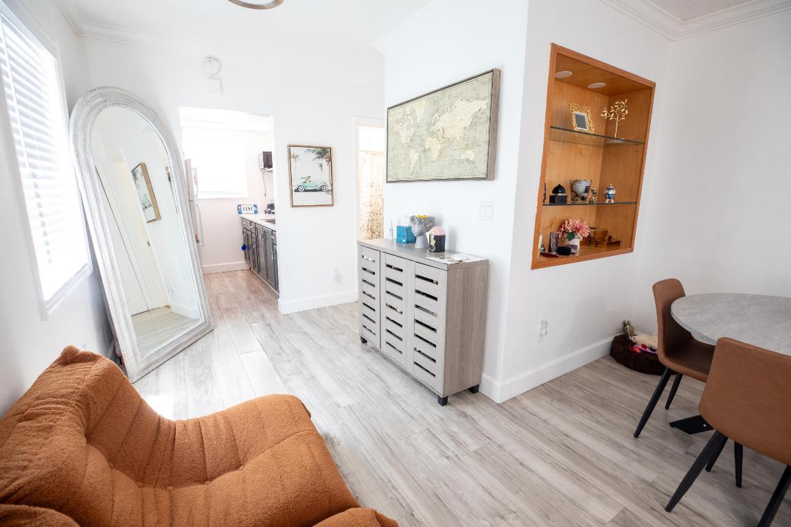 THE FLAMINGO CONDO - Residential