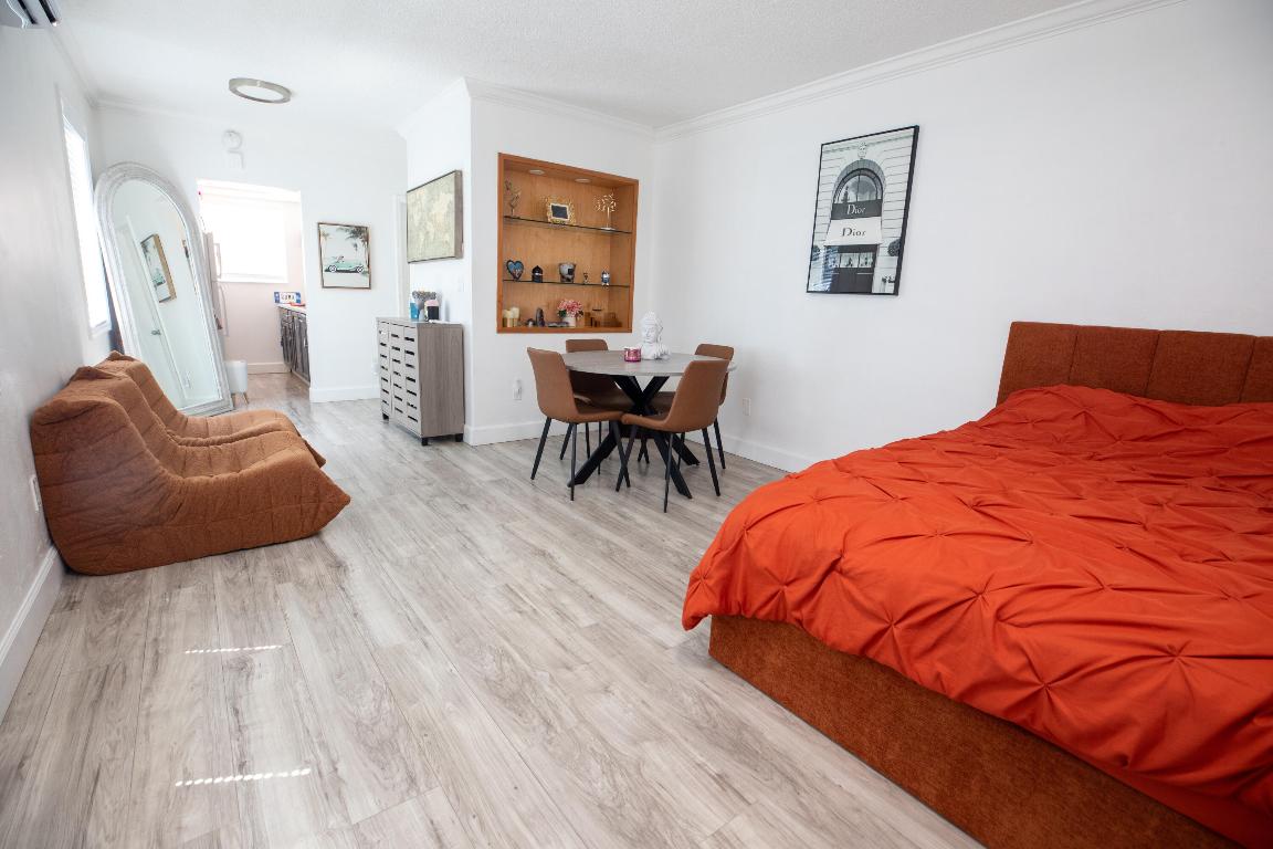 THE FLAMINGO CONDO - Residential