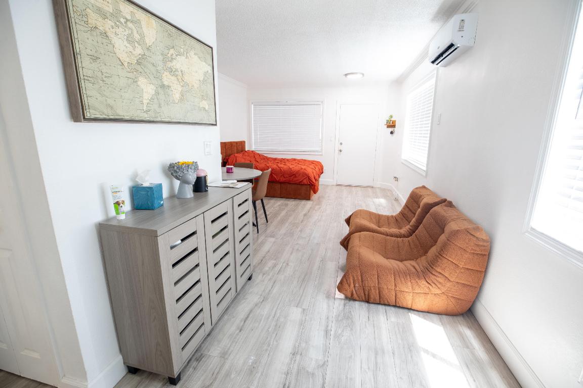 THE FLAMINGO CONDO - Residential