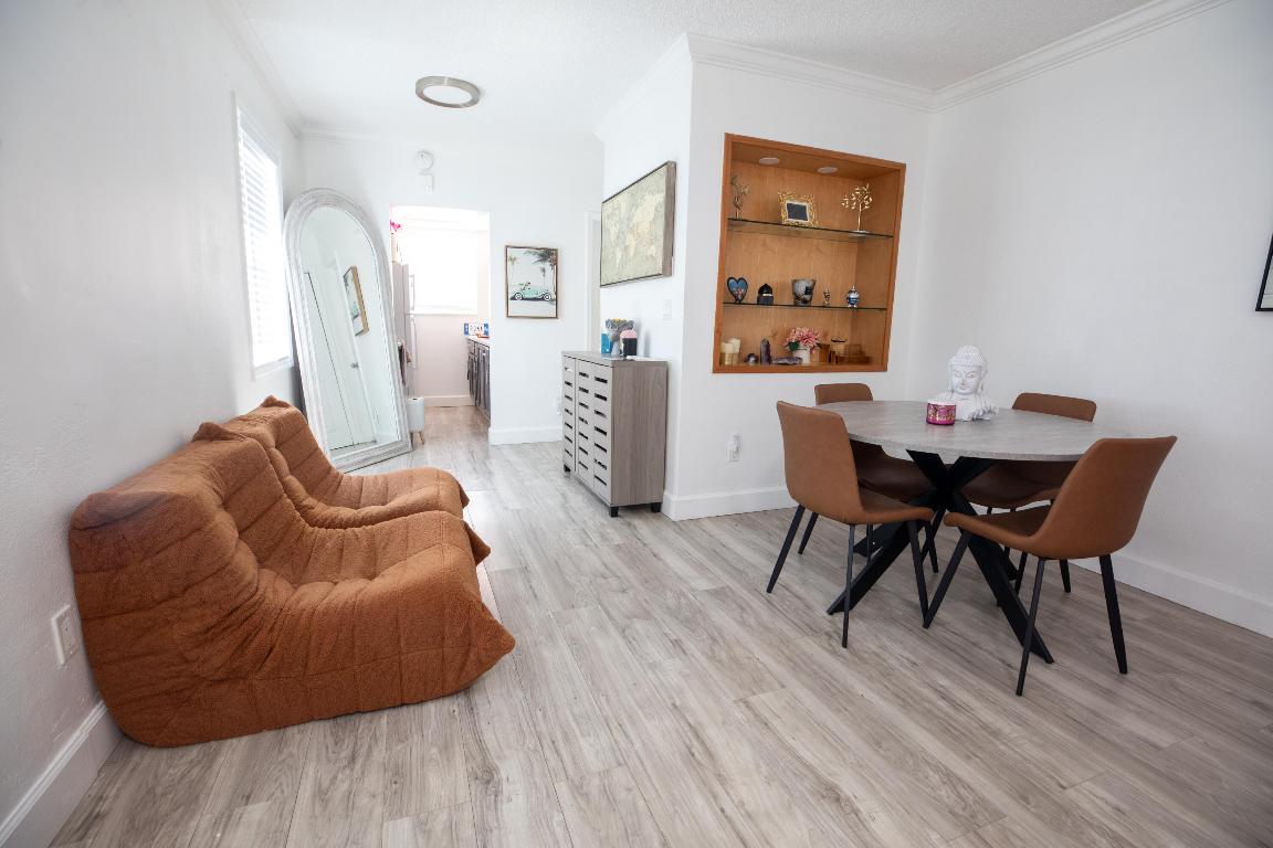 THE FLAMINGO CONDO - Residential