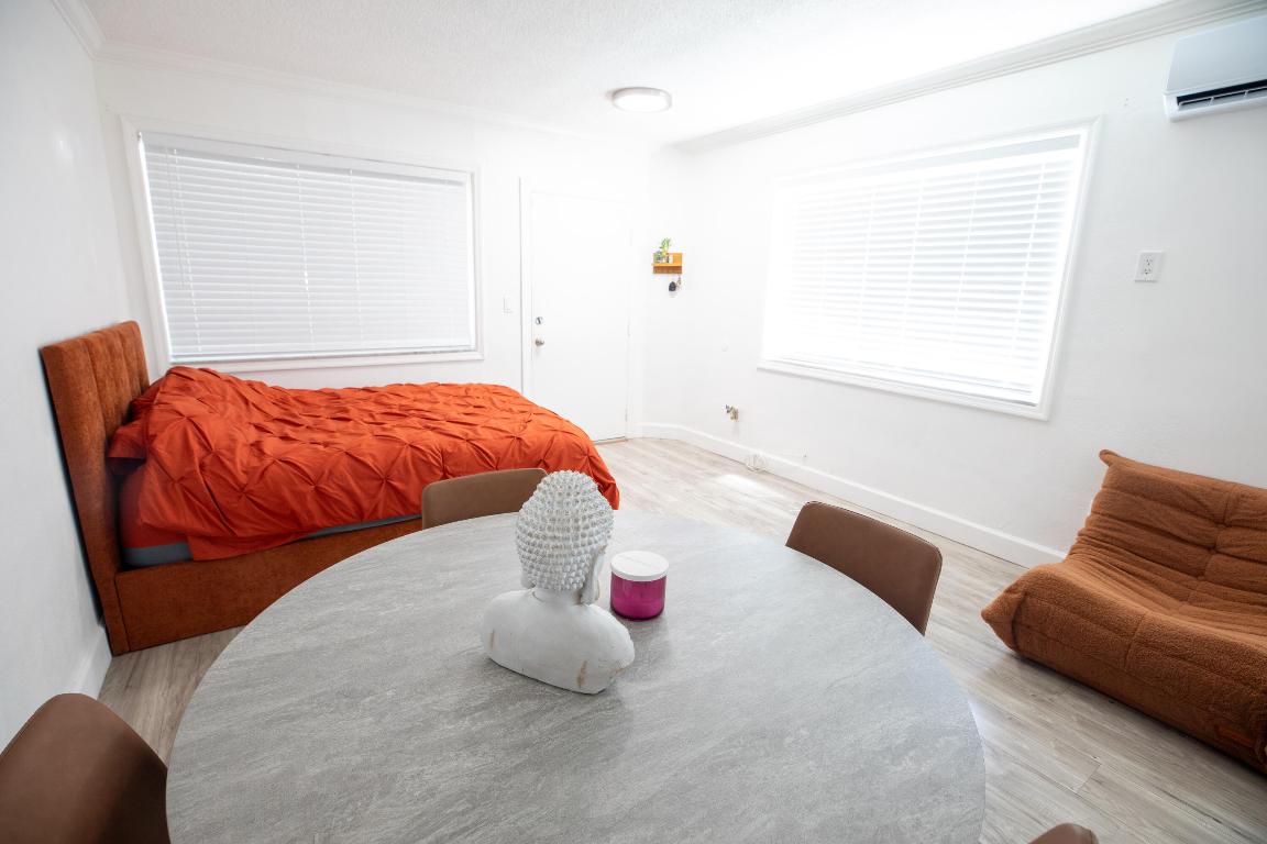 THE FLAMINGO CONDO - Residential