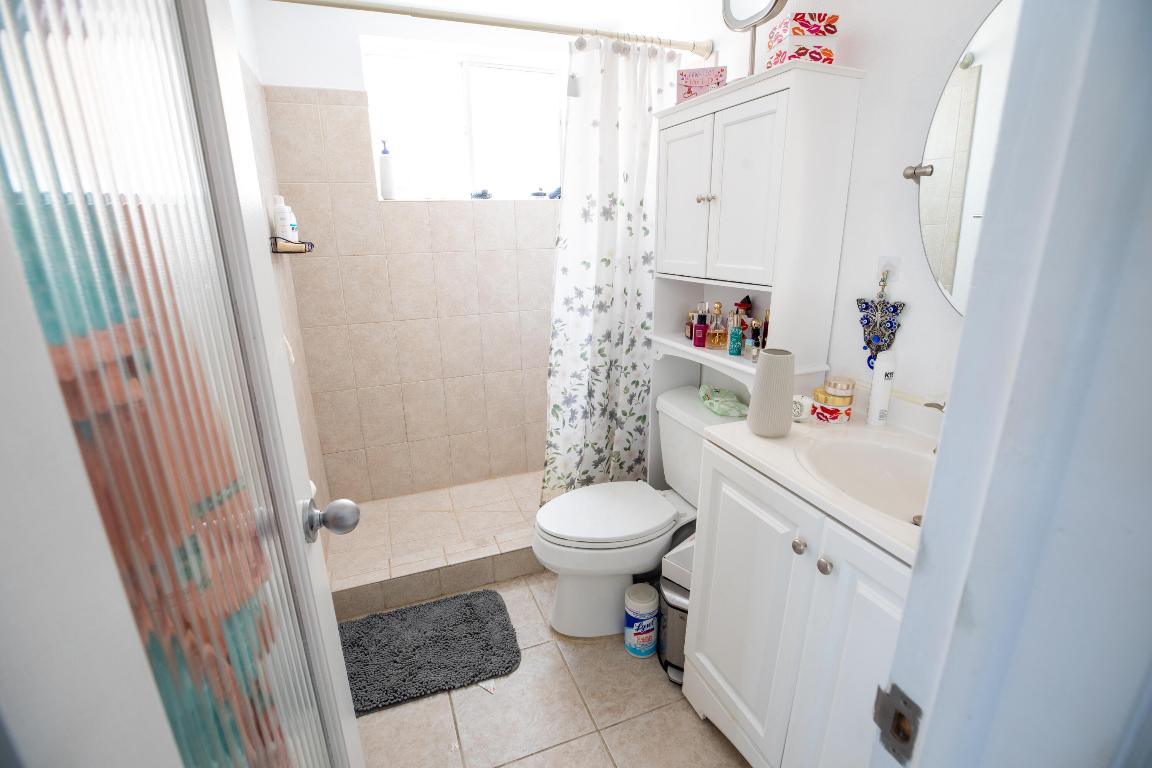 THE FLAMINGO CONDO - Residential