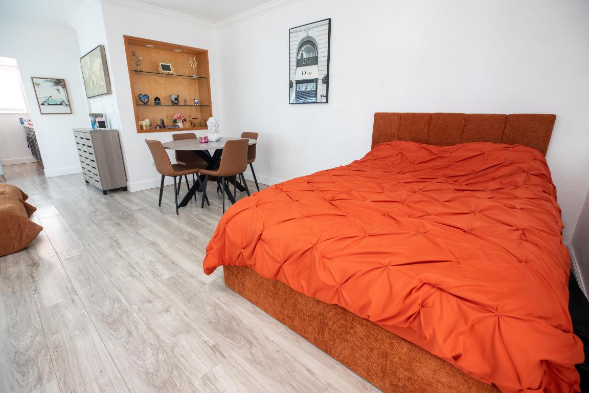 THE FLAMINGO CONDO - Residential