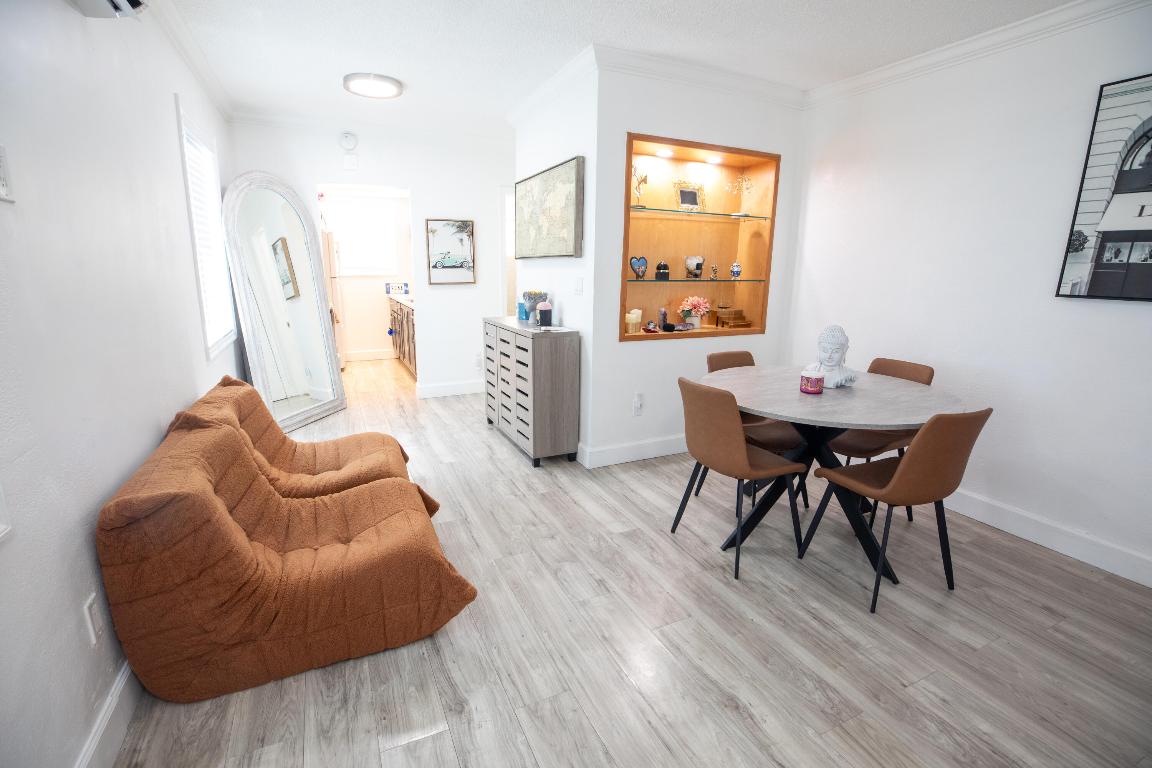 THE FLAMINGO CONDO - Residential