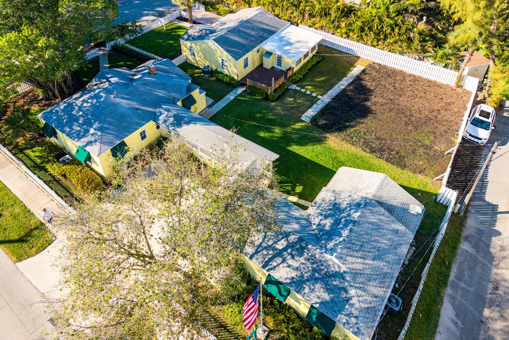 Photo of 201 NE 1st, Delray Beach, FL 33444 (MLS # B26001196)