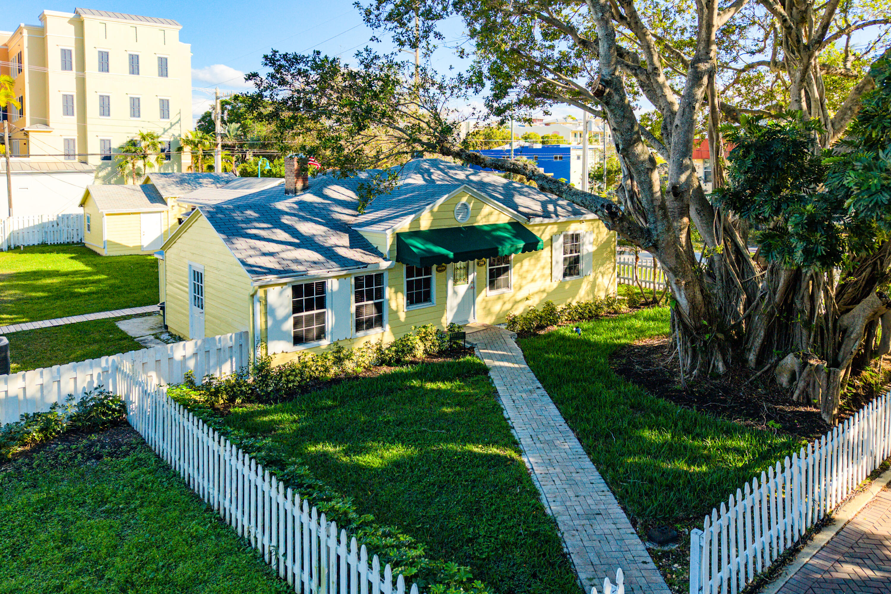 BANKER'S ROW AT OSSHAD - Residential