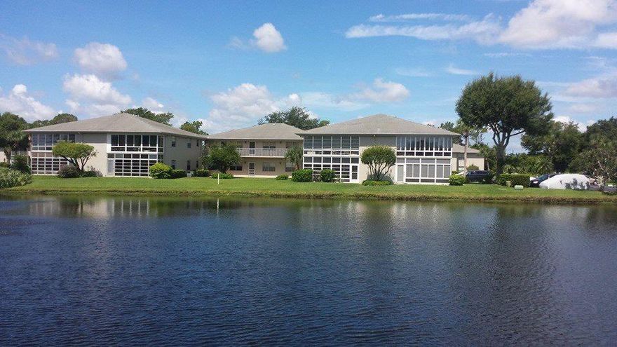 1 BEDROOM/1.1 BATH, CORNER UNIT AT VISTA ST LUCIE.  WALK TO COMMUNITY CLUBHOUSE. MAINTENANCE FEES INCLUDE FULL EXTERIOR MAINTENANCE PLUS VERY ACTIVE COMMUNITY CLUBHOUSE WITH POOL, HOT TUB, FITNESS CENTER,TENNIS,BOCCE,SHUFFLEBOARD,BINGO