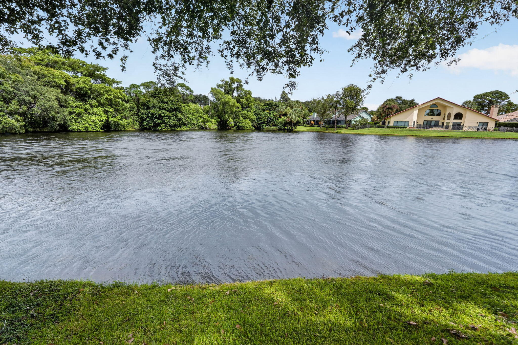 12886 LA ROCHELLE Circle