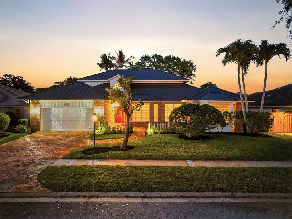 Photo of 12886 LA ROCHELLE Circle, Palm Beach Gardens, FL 33410 (MLS # B26083954)
