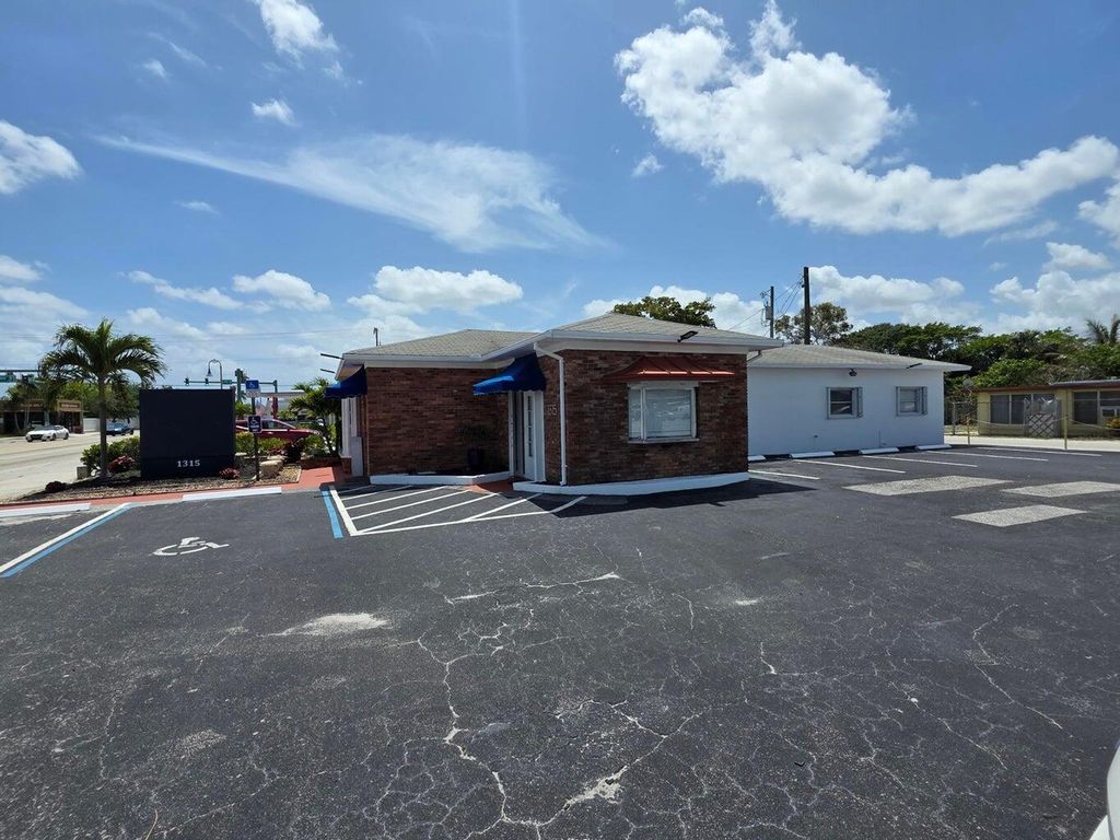 Photo of 1315 N Dixie Highway #4, Lake Worth Beach, FL 33460 (MLS # B26015827)