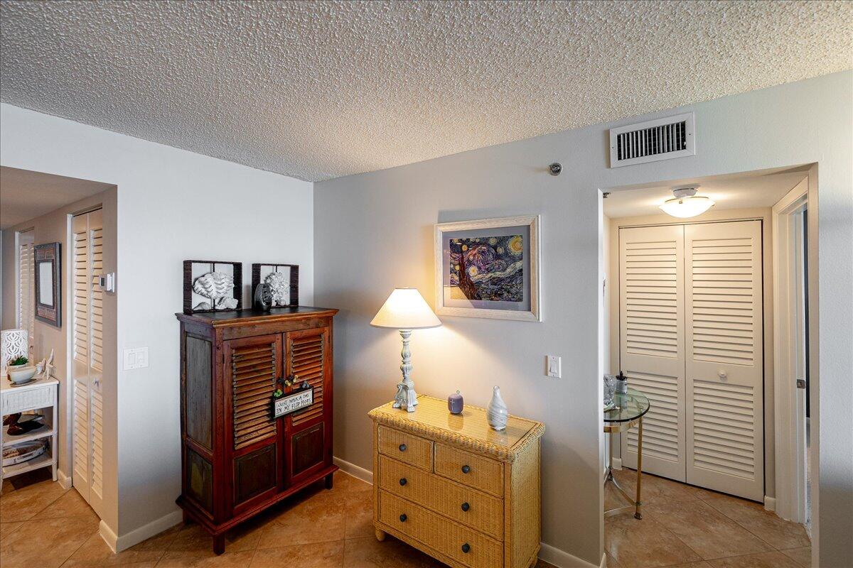 MIRAMAR ROYALE - Residential