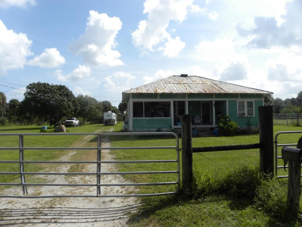 Photo of 3121 Old Edwards Road, Fort Pierce, FL 34981 (MLS # R10756801)