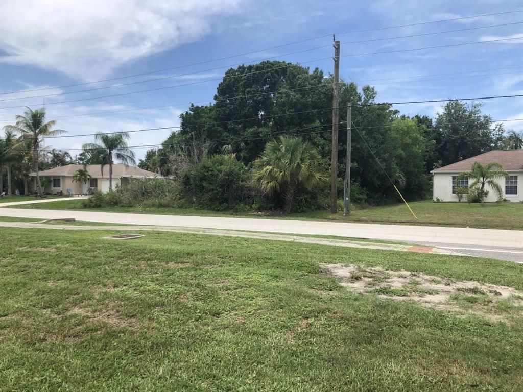 Photo of (0) SE Mariposa Avenue, Port St Lucie, FL 34952 (MLS # R10726694)