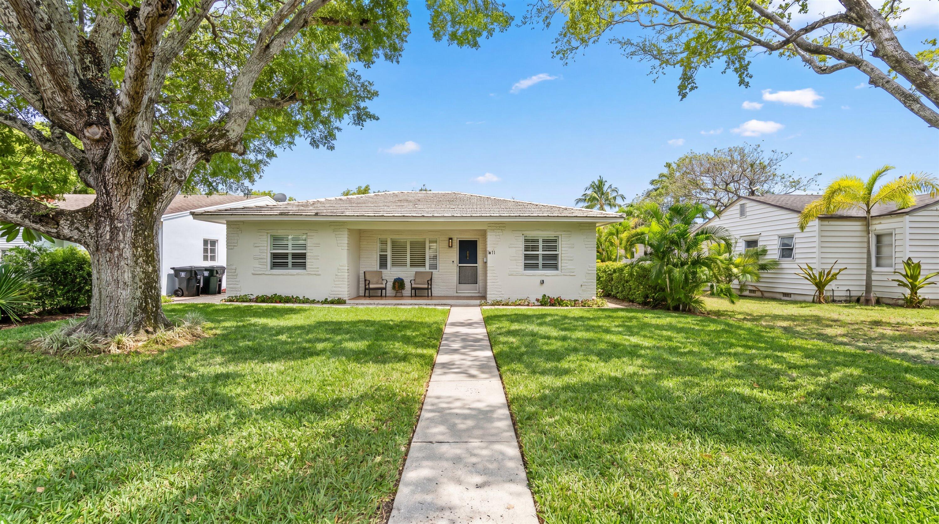Photo 1 of 25 — 611 N Palmway, Lake Worth Beach, FL 33460