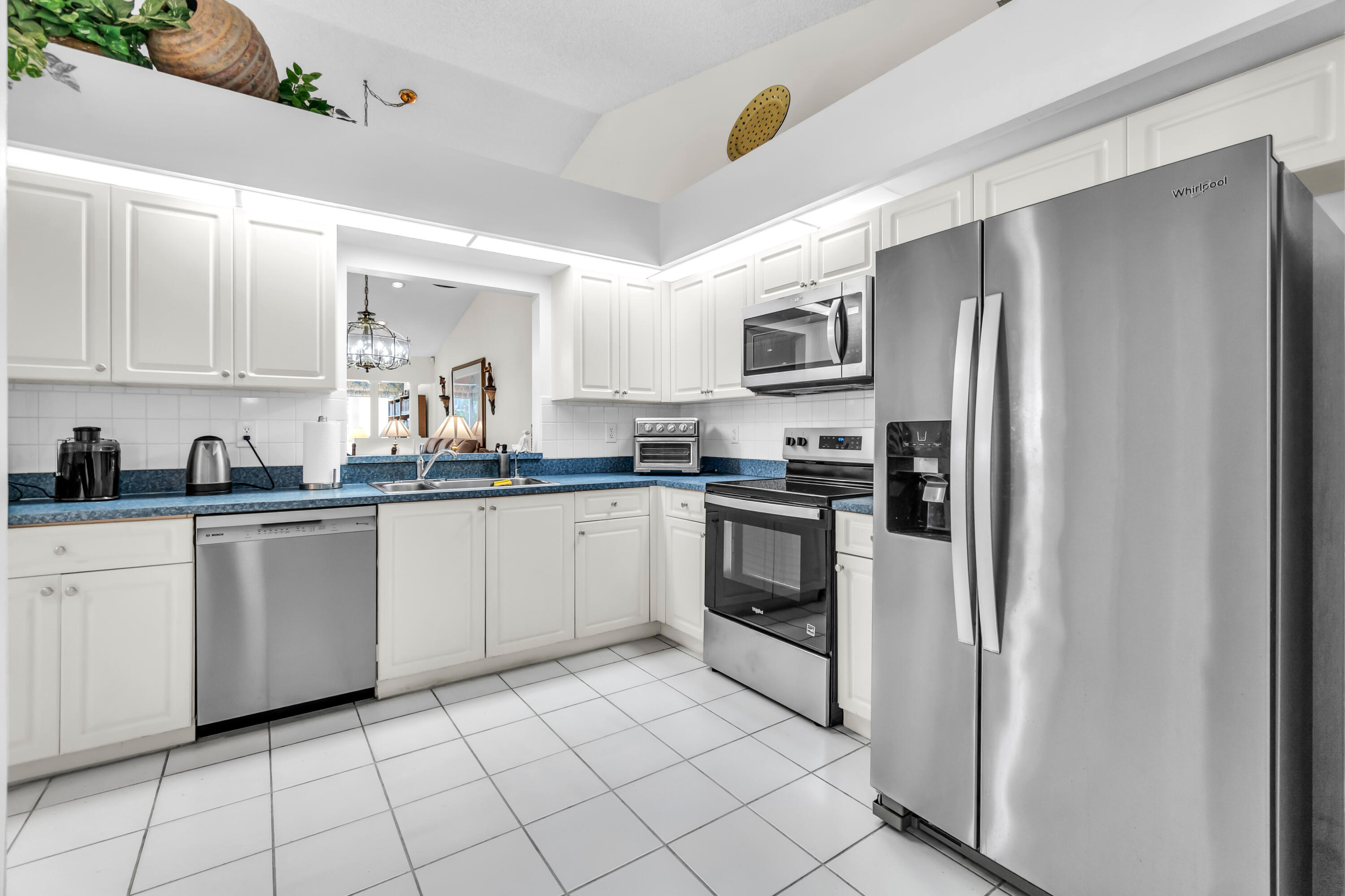 EMERALD POINTE - Residential