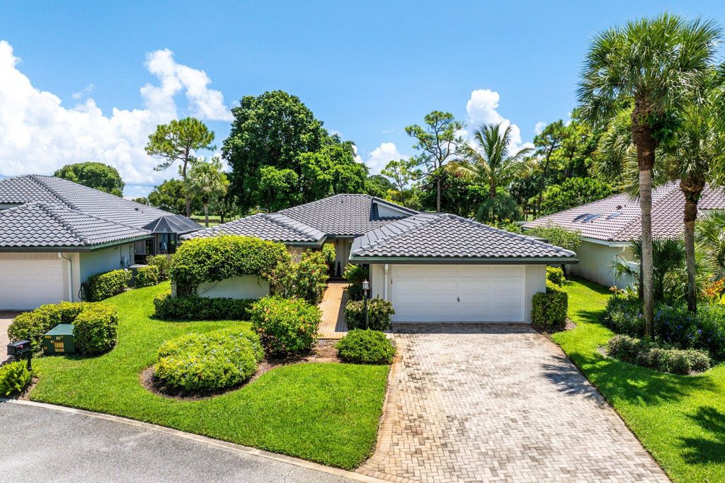 Photo of 3 Glens Drive E, Boynton Beach, FL 33436 (MLS # R11113970)
