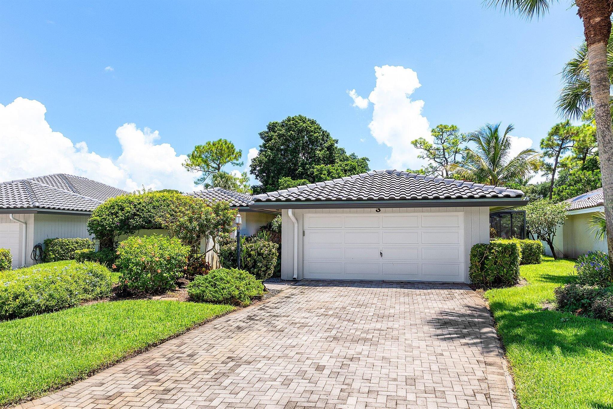3 Glens Drive E