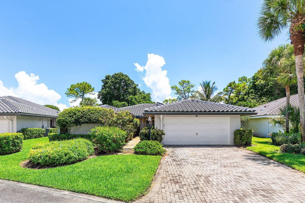 Photo of 3 Glens Drive E, Boynton Beach, FL 33436 (MLS # R11113970)