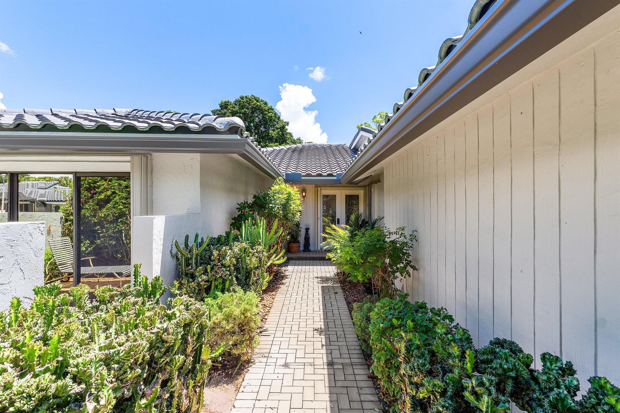3 Glens Drive E
