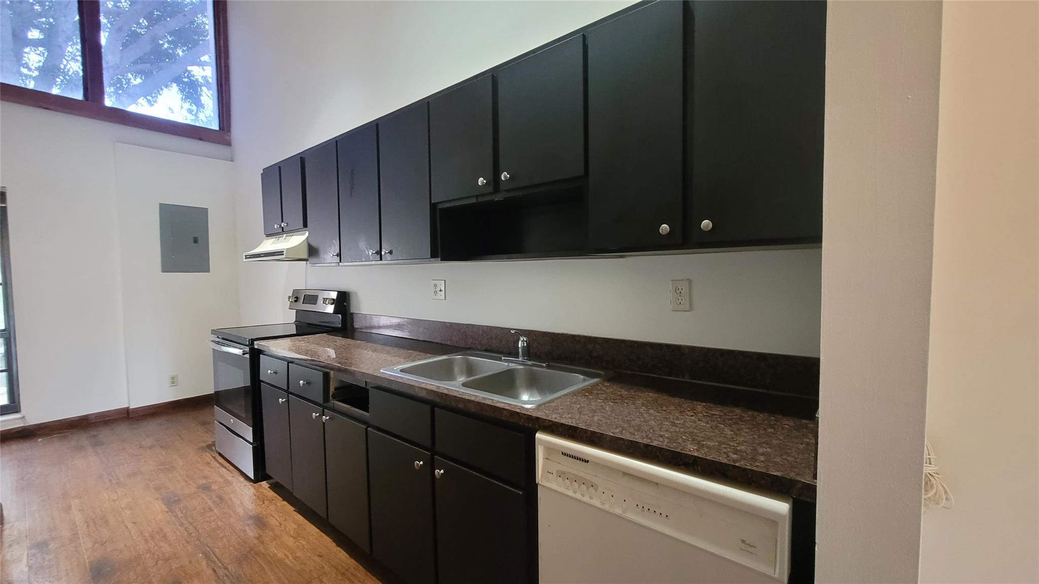 WATERSIDE VILLAS - Residential