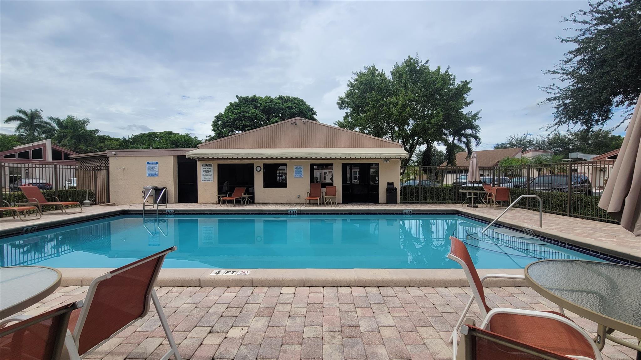 WATERSIDE VILLAS - Residential