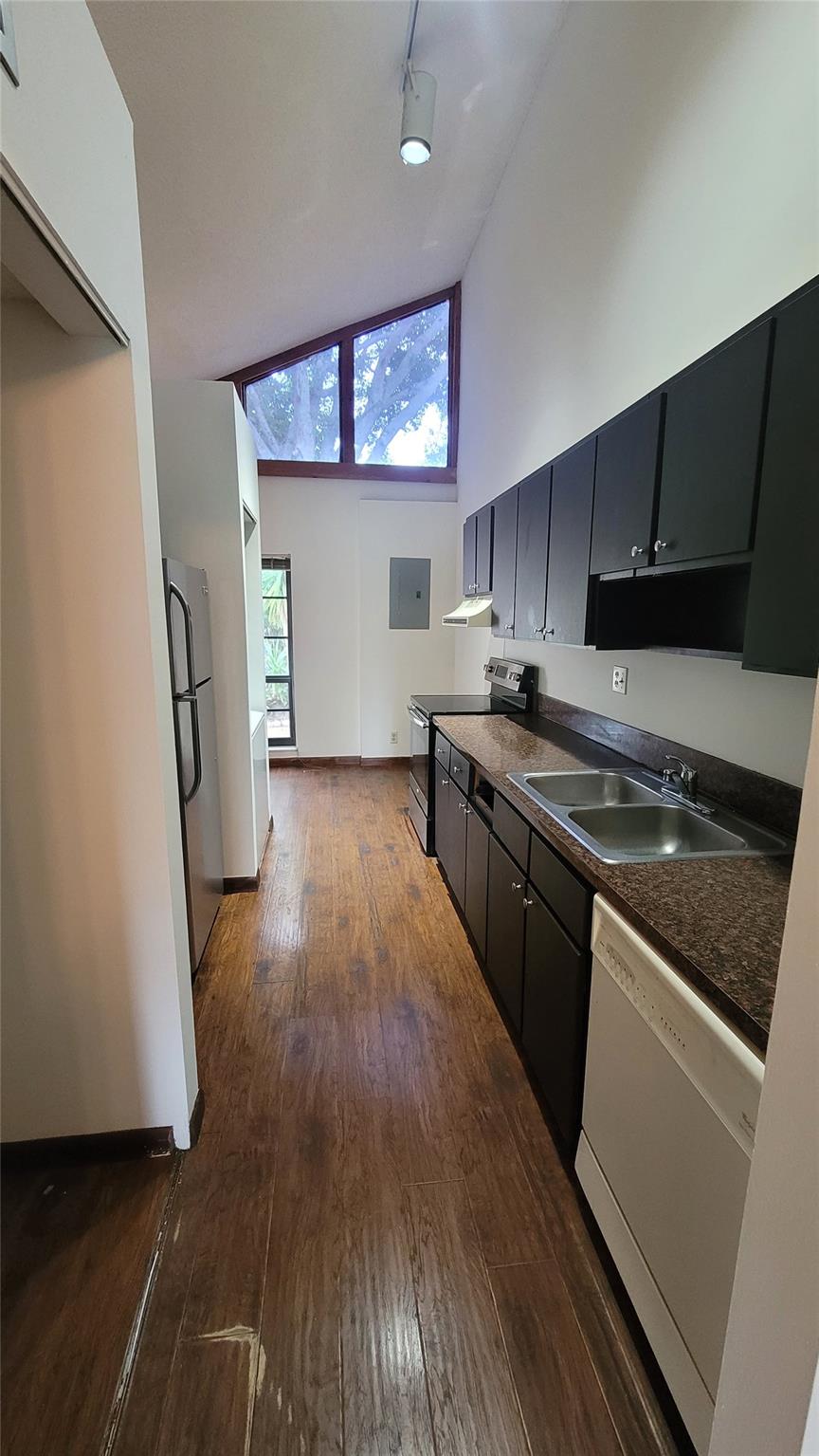 WATERSIDE VILLAS - Residential