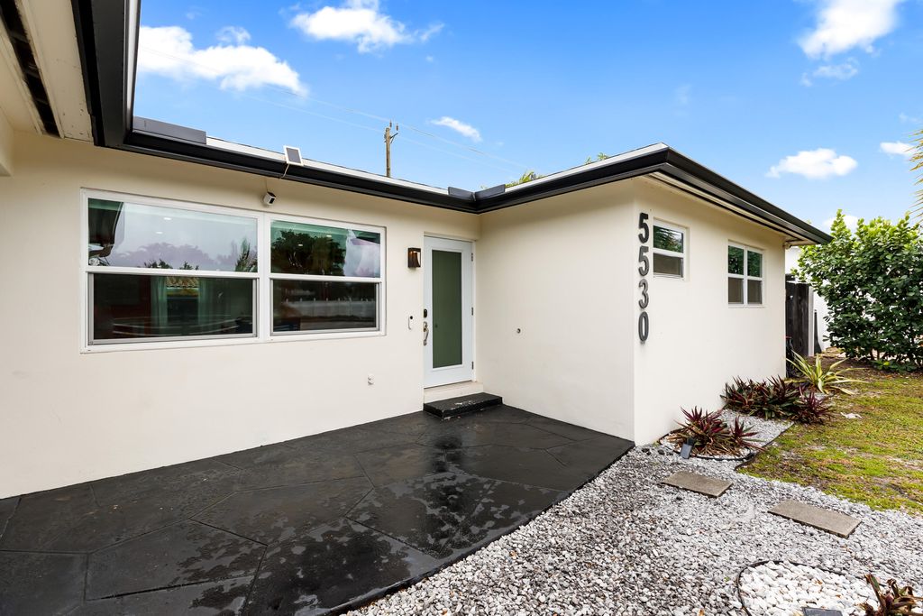 Photo of 5530 NE 18th Avenue, Fort Lauderdale, FL 33334 (MLS # B26038905)