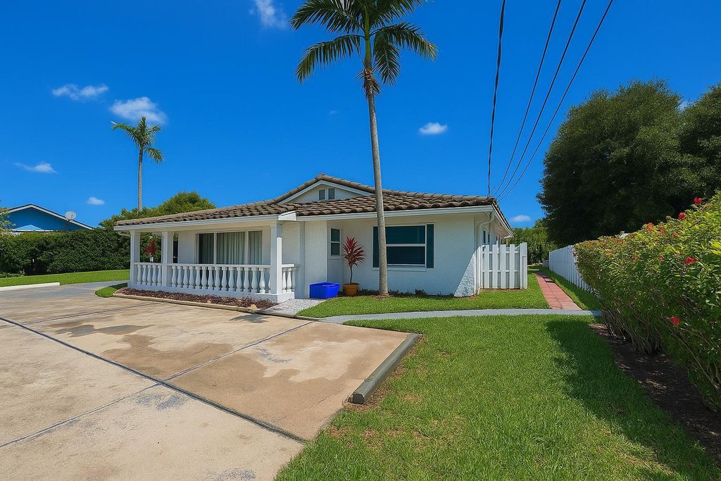 Photo of 646 SW 20th Court #C, Delray Beach, FL 33445 (MLS # R11102680)