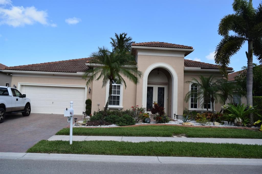 Photo of 8432 Pine Cay, West Palm Beach, FL 33411 (MLS # R10718168)