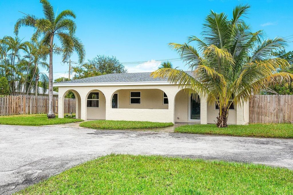 Photo of 3133 Albatross Road, Delray Beach, FL 33444 (MLS # R11009472)