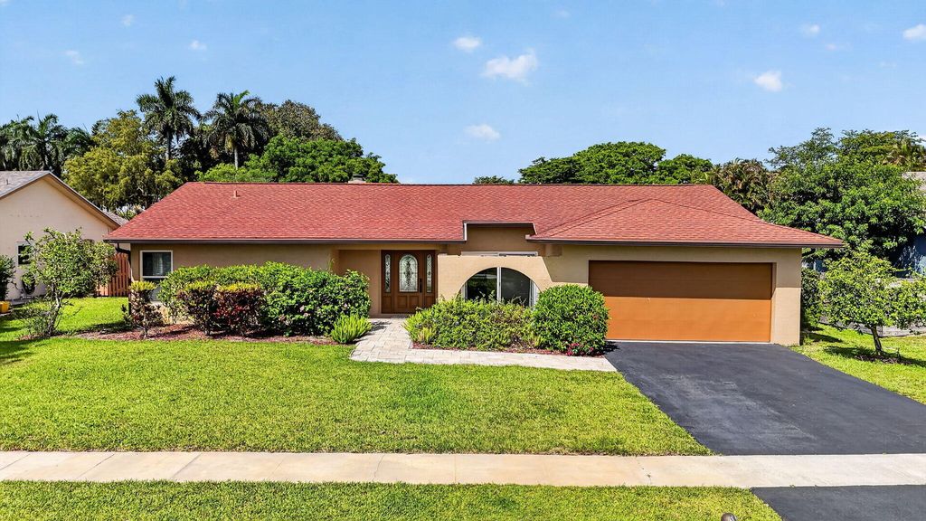 Photo of 20876 Sugarloaf Lane, Boca Raton, FL 33428 (MLS # B26022662)