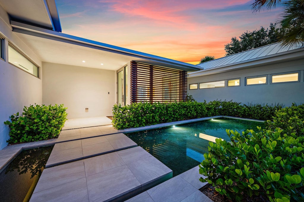 Photo of 13421 Sabal Chase, Palm Beach Gardens, FL 33418 (MLS # B26073483)