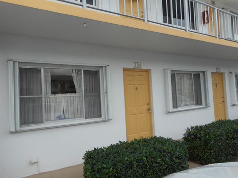 3322 Cynthia Lane 106 Lake Worth Beach FL 33461