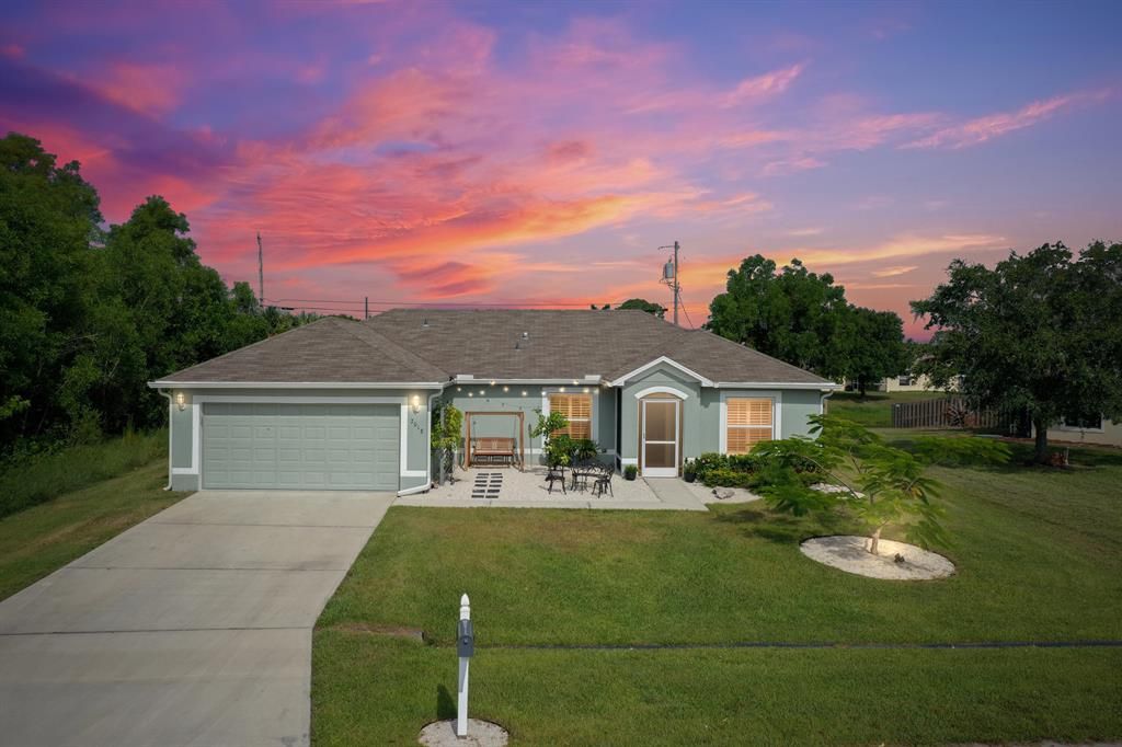 Photo of 2018 SE North Blackwell Drive Dr, Port Saint Lucie, FL 34952 (MLS # R10812440)