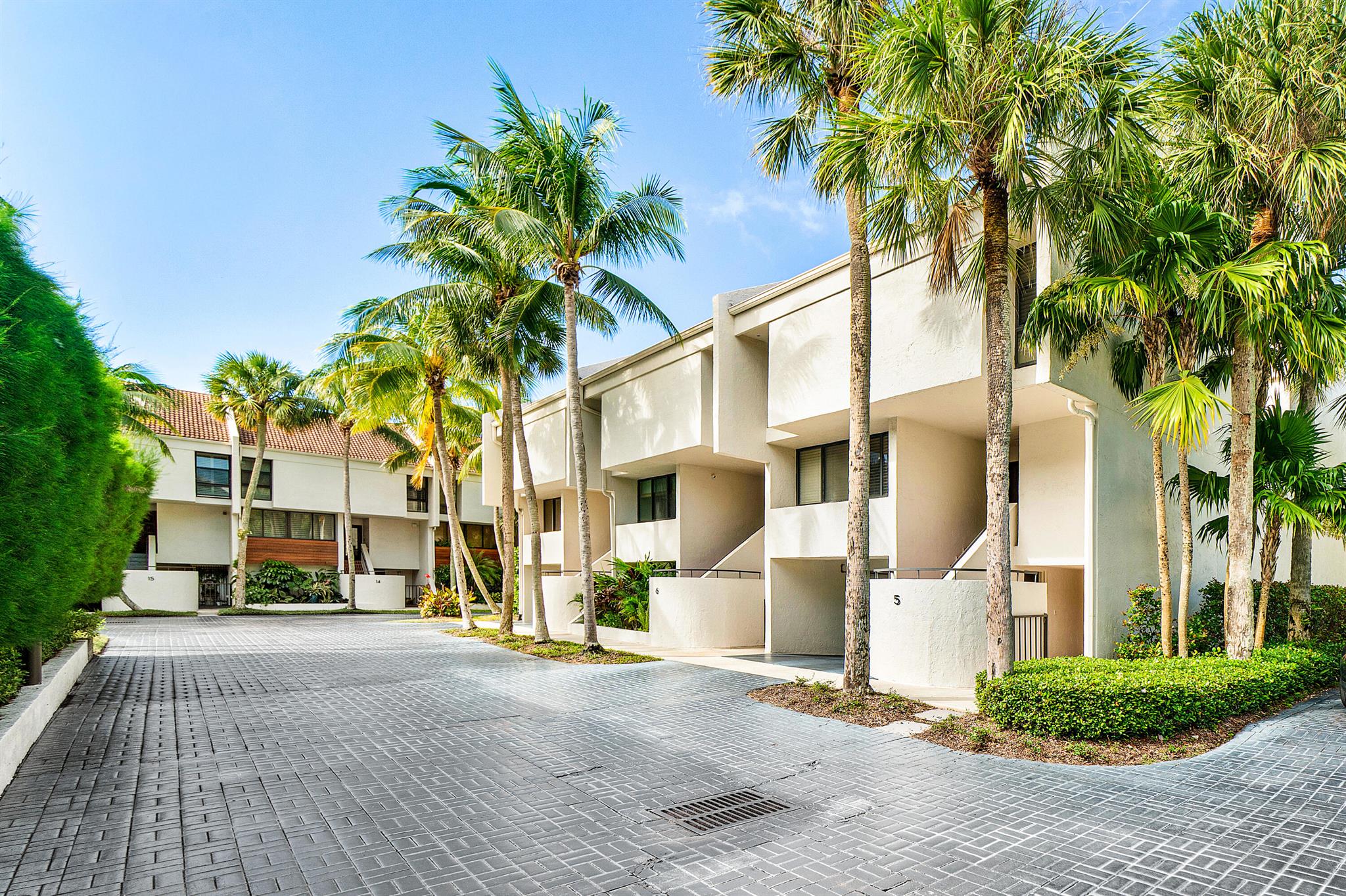 TRES VIDAS OF PALM BEACH - Residential Lease