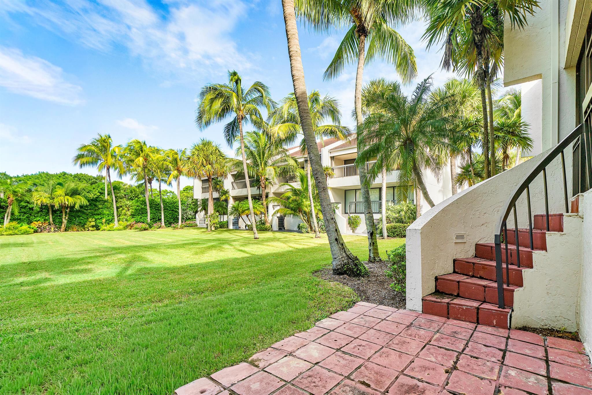 TRES VIDAS OF PALM BEACH - Residential Lease