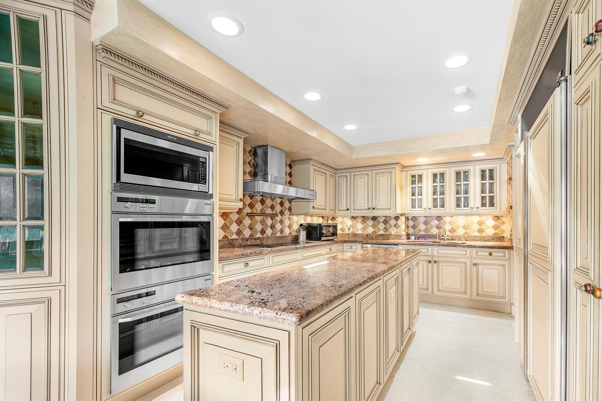TRES VIDAS OF PALM BEACH - Residential Lease