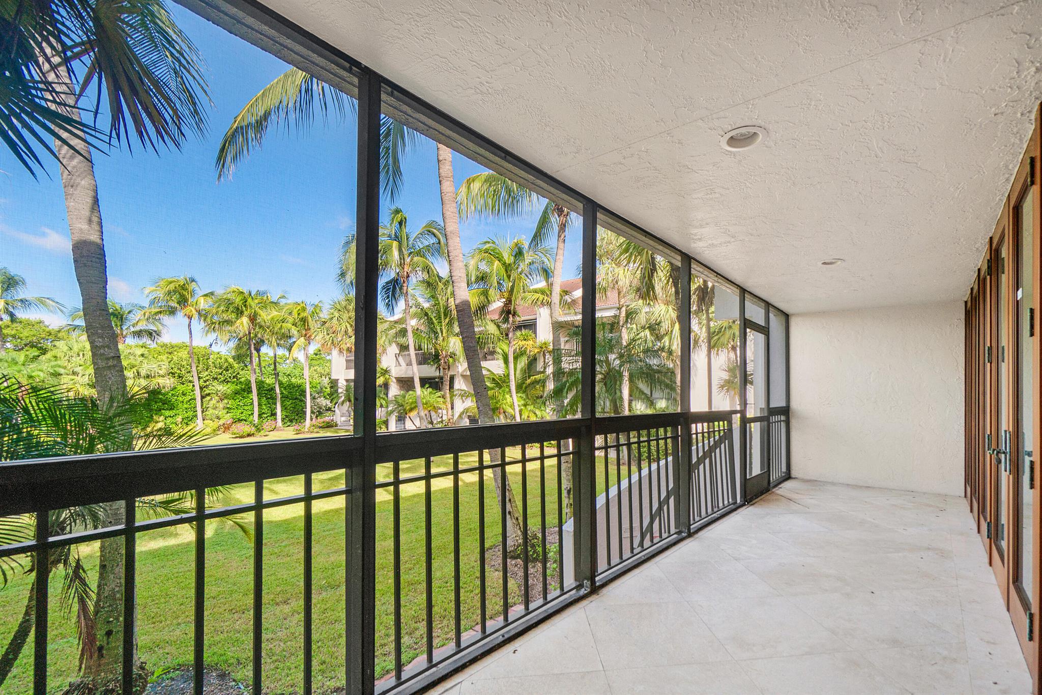 TRES VIDAS OF PALM BEACH - Residential Lease